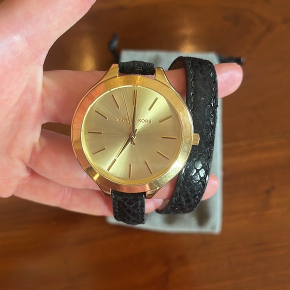 Michael Kors MK2315 Women Black Leather Analog Dial Quartz Wrist Watch XX920 - Picture 4 of 9